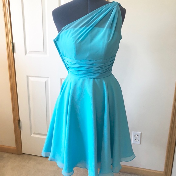 One-shoulder chiffon dress